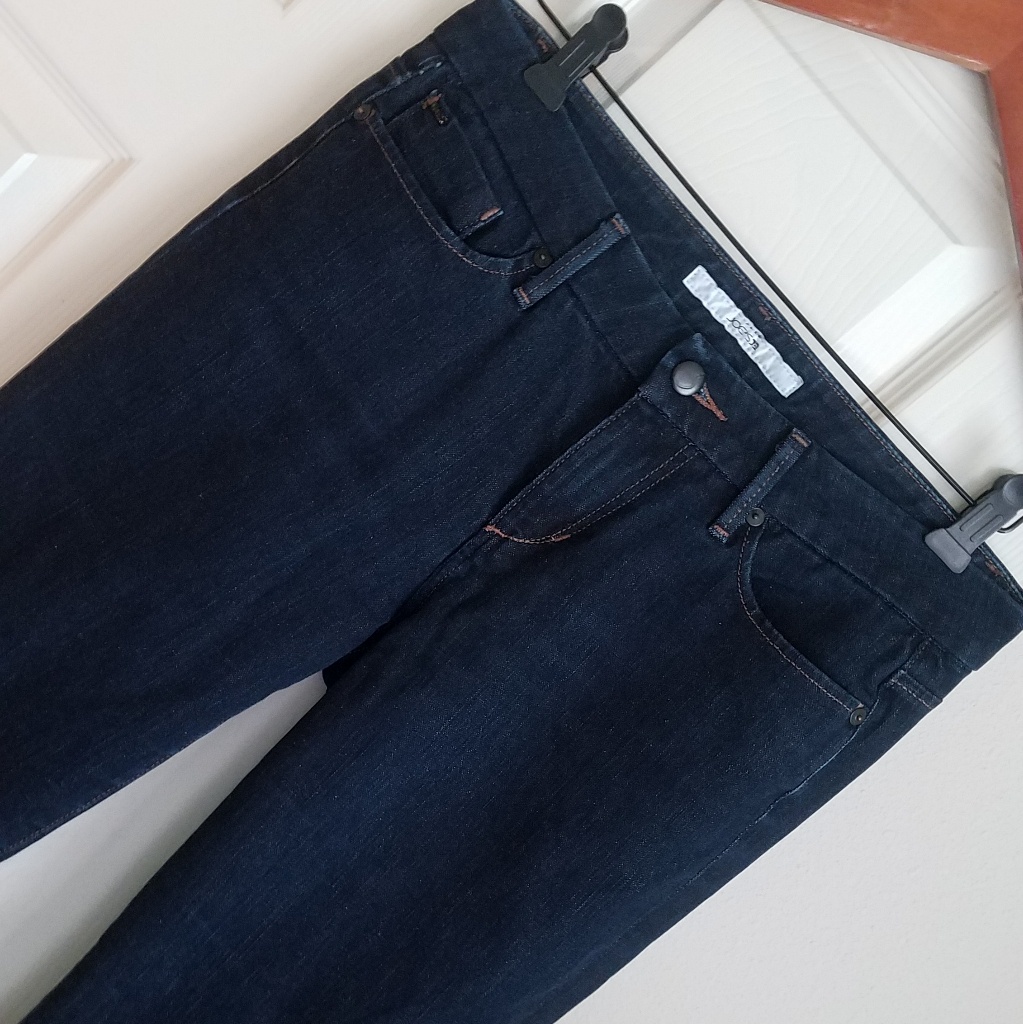 Joe's Jeans 28 Muse Actual 31"X 30.75" Nearly New
